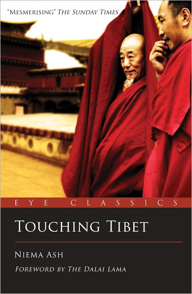 Touching Tibet - Niema Ash - Książki - Eye Books - 9781903070673 - 1 września 2011