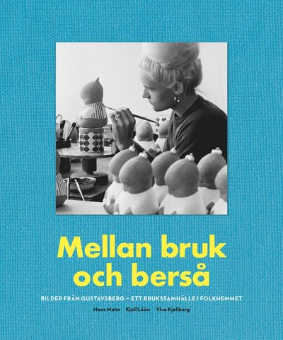 Kjell Lööw · Mellan bruk och berså : Bilder från Gustavsberg - ett brukssamhälle i folkh (Inbunden Bok) (2024)