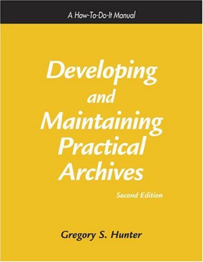 Developing and Maintaining Practical Archives: a How-to-do-it Manual for Librarians - How-to-do-it Manuals - Gregory S. Hunter - Bücher - Neal-Schuman Publishers Inc - 9781555704674 - 2003