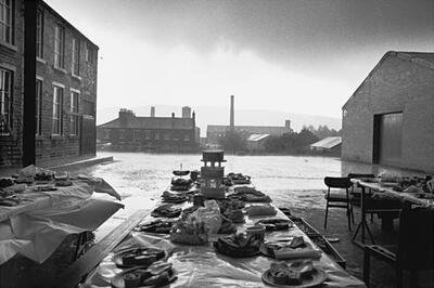 Jubilee Street Party  Elland  Yorkshire  1977 collector's edition - from 'Bad Weather' - Martin Parr - Books -  - 9780714842677 - July 31, 2002