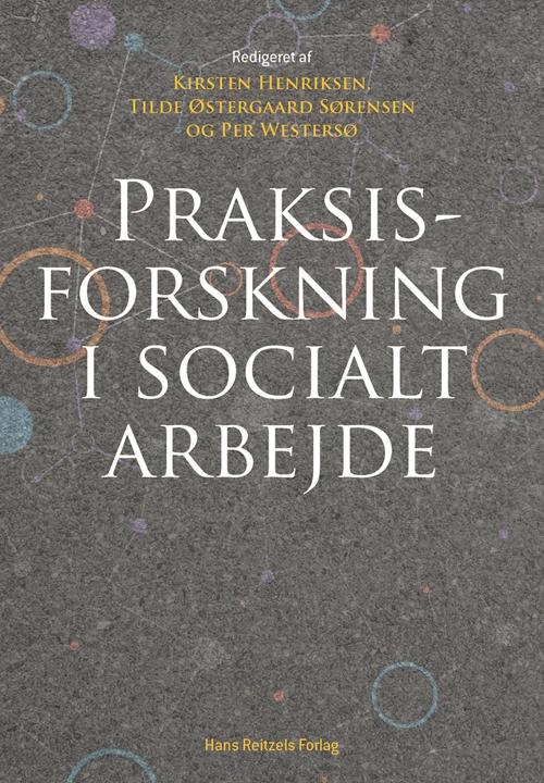 Cover for Kirsten Henriksen; Pernille Jacobsen; Henrik Krogh; Trine Rasmussen; Gina Søndergaard Lydersen; Anne Marie Villumsen; Per Westersø; Tilde Østergaard Sørensen · Praksisforskning i socialt arbejde (Sewn Spine Book) [1er édition] (2016)