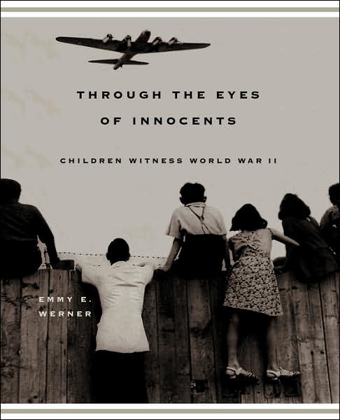Cover for Emmy E Werner · Through The Eyes Of Innocents: Children Witness World War II (Paperback Book) [New edition] (2001)