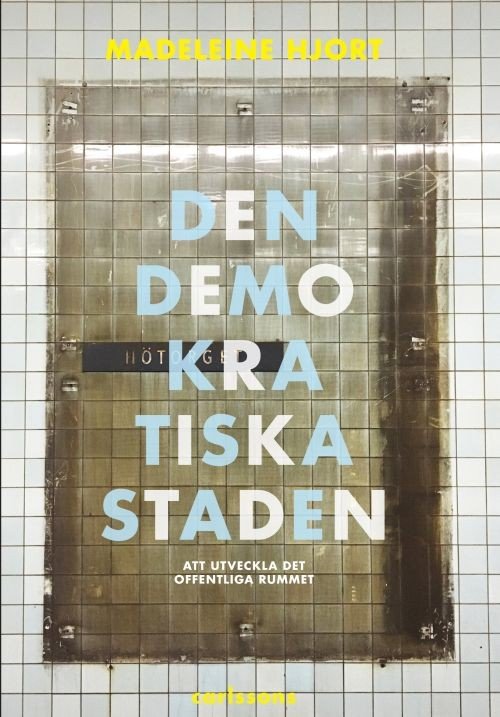 Cover for Hjort Madeleine · Den demokratiska staden : köpstad, segregation, konstarter och humaniora - att utveckla offentliga rummet (Heftet bok) (2017)