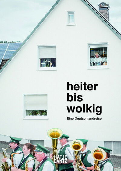 Heiter bis wolkig (German Edition): Eine Deutschlandreise - Frank Goosen - Livros - Hatje Cantz - 9783775746687 - 2 de julho de 2020