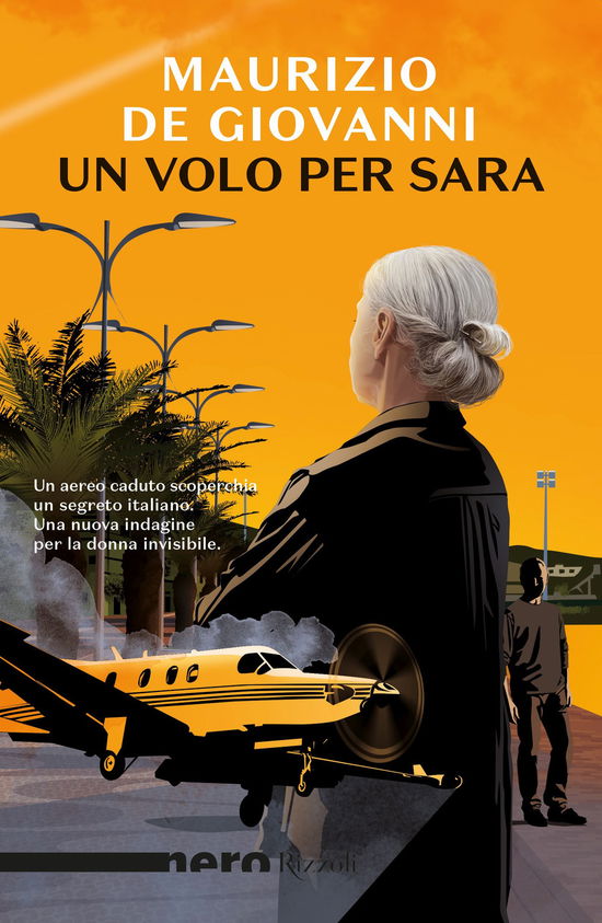 Cover for Maurizio De Giovanni · Un Volo Per Sara (Book) (2022)