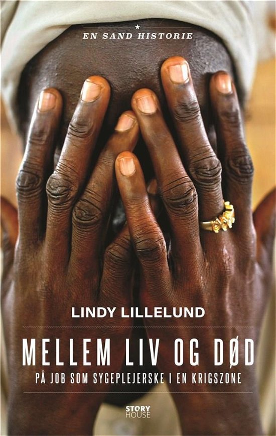 Cover for Lindy Lillelund · En sand historie: Mellem liv og død (Bound Book) [1st edition] (2018)