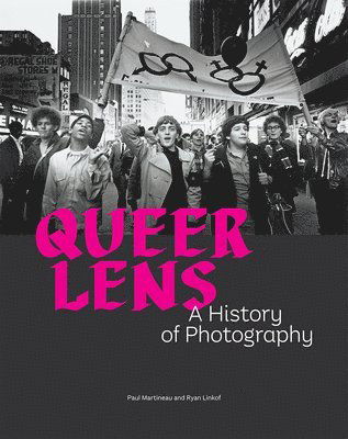 Queer Lens: A History of Photography -  - Bücher - Getty Trust Publications - 9781606069691 - 24. Juni 2025