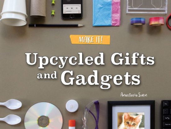 Cover for Anastasia Suen · Upcycled Gifts and Gadgets (Pocketbok) (2018)