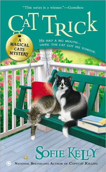 Cover for Sofie Kelly · Cat Trick: A Magical Cats Mystery (Paperback Book) (2013)