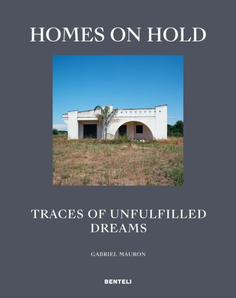 Homes on Hold: Traces of Unfulfilled Dreams - Gabriel Mauron - Books - Benteli Verlag - 9783716518694 - December 8, 2022