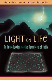 Cover for Dr. Robert Svoboda · Light on Life: an Introduction to the Astrology of India (Paperback Book) [New edition] (2011)