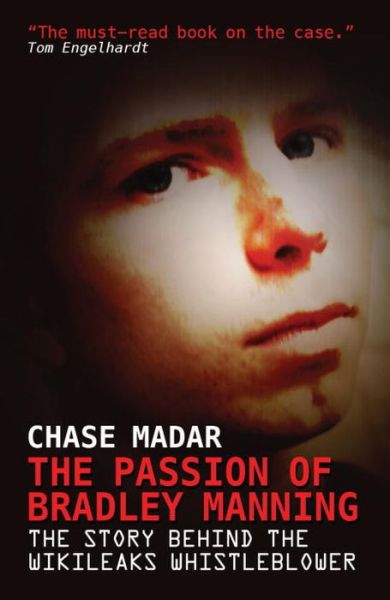 The Passion of Bradley Manning: The Story Behind the Wikileaks Whistleblower - Chase Madar - Livros - Verso Books - 9781781680698 - 12 de fevereiro de 2013