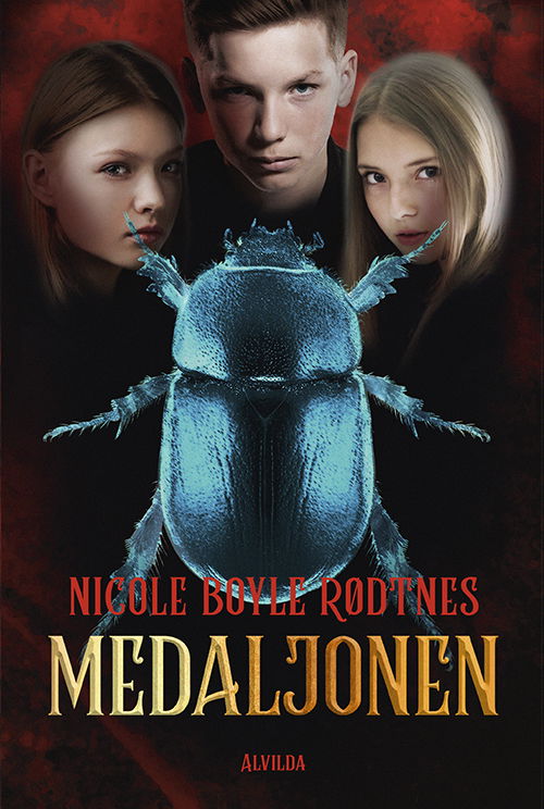 Cover for Nicole Boyle Rødtnes · Medaljonen: Medaljonen (samlebind) (Bound Book) [1er édition] (2019)