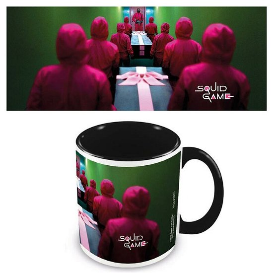 Cover for Squid Game · Squid Game Guards Coloured Inner Mug (Mugg)
