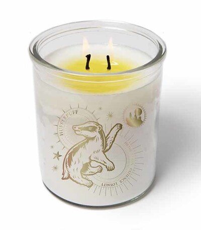 Harry Potter: Magical Colour-Changing Hufflepuff Candle (10 oz) - HP Colour-change candles - Insight Editions - Books - Insight Editions - 9781682985700 - August 4, 2020