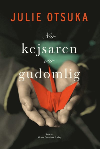 Cover for Julie Otsuka · När kejsaren var gudomlig (ePUB) (2014)