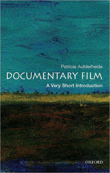 Cover for Aufderheide, Patricia (Director of the Center for Social Media and Professor in the Visual Media Division, School of Communication, Director of the Center for Social Media and Professor in the Visual Media Division, School of Communication, American Unive · Documentary Film: A Very Short Introduction - Very Short Introductions (Pocketbok) (2008)