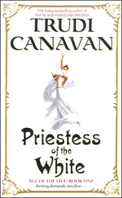 Priestess of the White: Age of the Five Trilogy Book 1 - Age of the Five Trilogy - Trudi Canavan - Livros - HarperCollins - 9780060815707 - 27 de dezembro de 2005