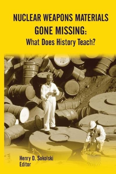 Nuclear Weapons Materials Gone Missing: What Does History Teach? - Strategic Studies Institute - Livros - Lulu.com - 9781312846708 - 18 de janeiro de 2015
