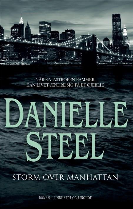 Storm over Manhattan - Danielle Steel - Books - Lindhardt og Ringhof - 9788711565711 - November 8, 2017