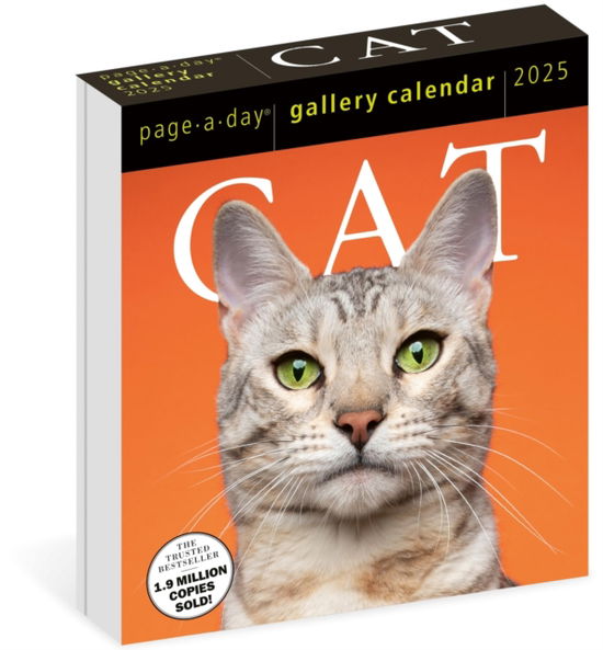 Cat Page-A-Day® Gallery Calendar 2025: A Delightful Gallery of Cats for Your Desktop - Workman Calendars - Gadżety - Workman Publishing - 9781523524716 - 6 sierpnia 2024