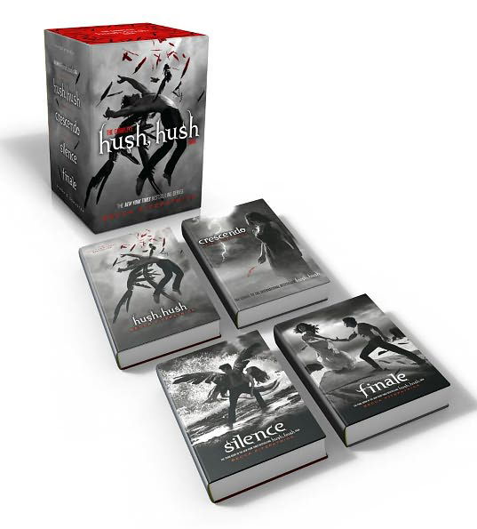 The Complete Hush, Hush Saga: Hush, Hush; Crescendo; Silence; Finale - Becca Fitzpatrick - Bøker - Simon & Schuster Books for Young Readers - 9781442473720 - 23. oktober 2012