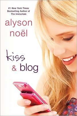 Cover for Alyson Noel · Kiss &amp; Blog (Paperback Bog) (2012)