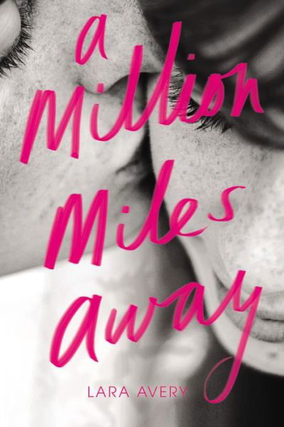 Cover for Lara Avery · A Million Miles Away (Taschenbuch) (2016)