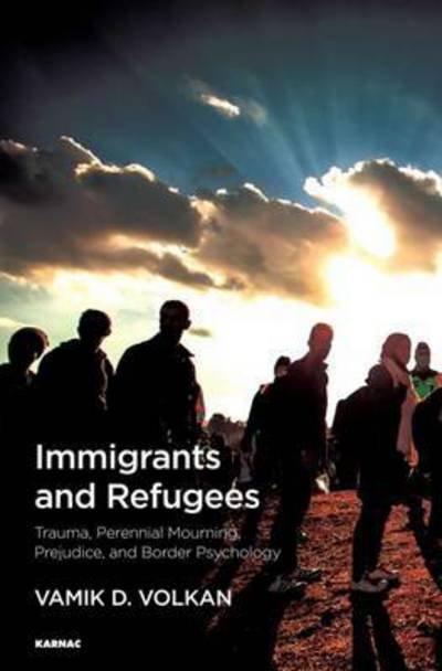 Cover for Vamik D. Volkan · Immigrants and Refugees: Trauma, Perennial Mourning, Prejudice, and Border Psychology (Paperback Book) (2017)