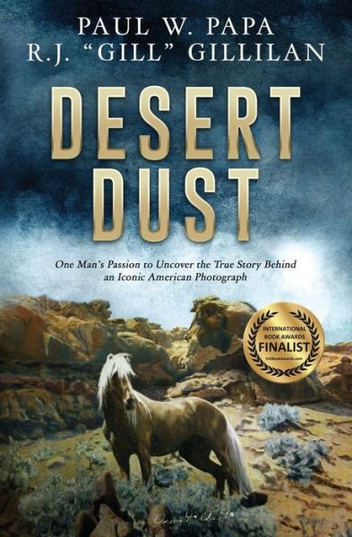 Desert Dust - Paul W Papa - Livros - STACGroup llc - 9781734405729 - 10 de abril de 2020