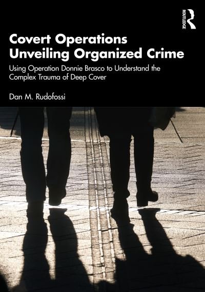 Rudofossi, Daniel M. (Chief Psychologist NY & NJ Detectives Crime Clinic & Administrative Clinician for US DOJ, DEA & EAP, USA) · Covert Operations Unveiling Organized Crime: Using Operation Donnie Brasco to Understand the Complex Trauma of Deep Cover (Pocketbok) (2022)