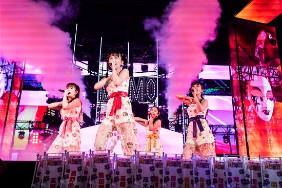 Momoclo Natsuno Baka-sawagi 2022 -momofest- Live Blu-ray - Momoiro Clover Z - Musikk - KING RECORD CO. - 4988003878733 - 21. desember 2022