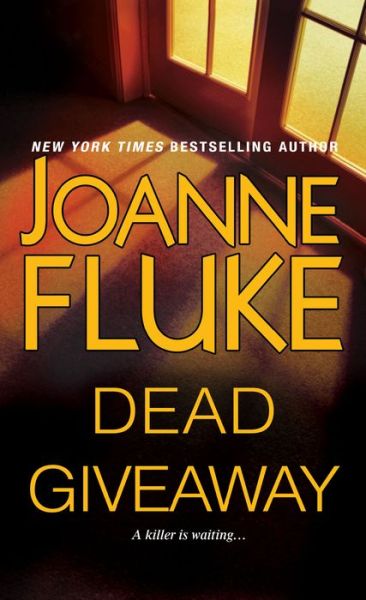 Cover for Joanne Fluke · Dead Giveaway (Paperback Book) (2014)