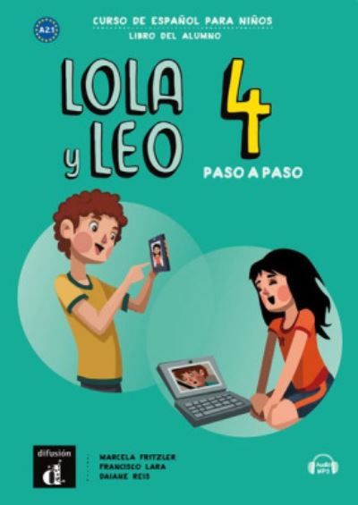 Cover for Marcela Fritzler · Lola y Leo paso a paso 4 - Libro del alumno + audio MP3: A2.1 (Taschenbuch) (2020)