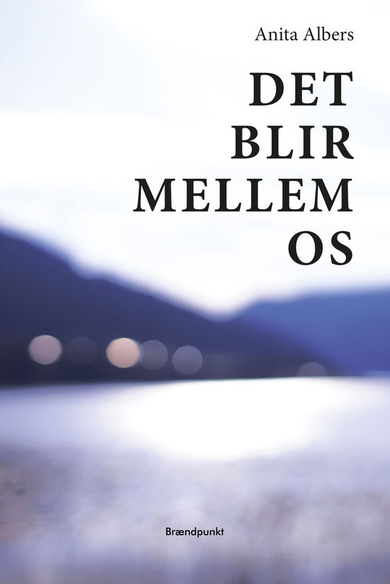 Cover for Anita Albers · Det blir mellem os (Sewn Spine Book) [1st edition] (2021)