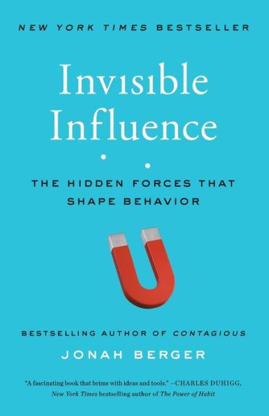 Cover for Jonah Berger · Invisible Influence: The Hidden Forces that Shape Behavior (Paperback Bog) (2017)