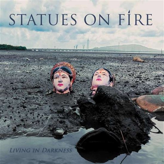 Living In Darkness - Statues On Fire - Musiikki - ROOKIE - 4260108239740 - perjantai 14. kesäkuuta 2019