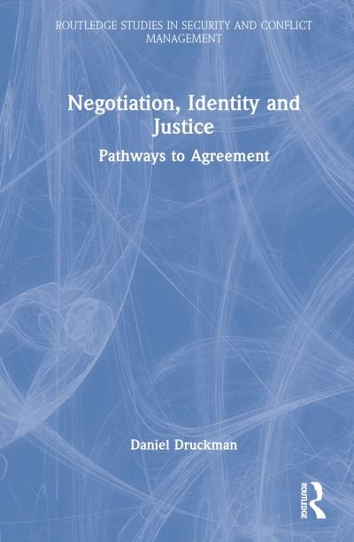 Negotiation, Identity and Justice: Pathways to Agreement - Routledge Studies in Security and Conflict Management - Druckman, Daniel (George Mason’s Schar School of Policy and Government, USA) - Bøker - Taylor & Francis Ltd - 9781032275741 - 25. april 2023