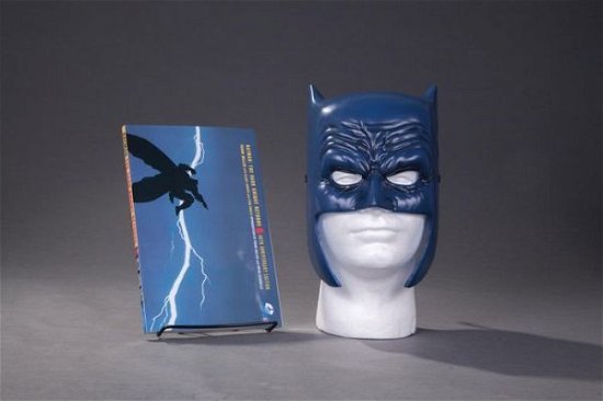 Batman: The Dark Knight Returns Book and Mask Set - Batman - Frank Miller - Books - DC Comics - 9781401267742 - October 11, 2016