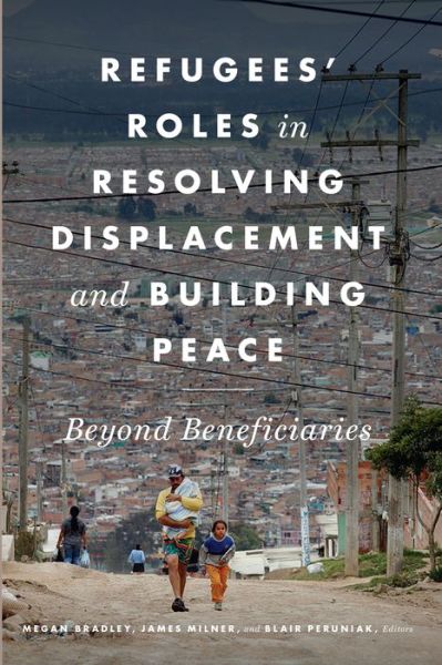 Cover for Refugees' Roles in Resolving Displacement and Building Peace: Beyond Beneficiaries (Hardcover bog) (2019)