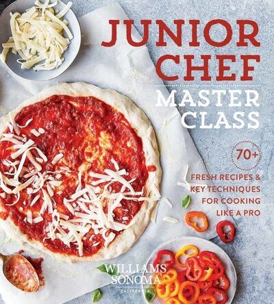 Cover for Test Kitchen Williams Sonoma · Junior Chef Master Class: 70+ Fresh Recipes and Key Techniques for Cooking Like a Pro (Taschenbuch) (2019)