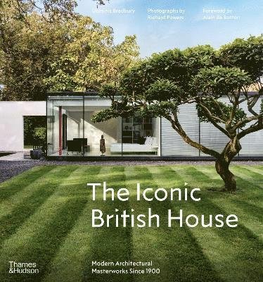 Cover for Dominic Bradbury · The Iconic British House: Modern Architectural Masterworks Since 1900 (Hardcover bog) (2023)