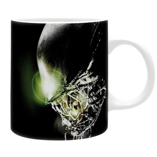 Alien In Space - Mug - 320 ml - Alien - Produtos - ABYSTYLE - 3665361055747 - 15 de março de 2021