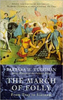 The March Of Folly: From Troy to Vietnam - Barbara W. Tuchman - Livros - Little, Brown Book Group - 9780349106748 - 15 de fevereiro de 1990