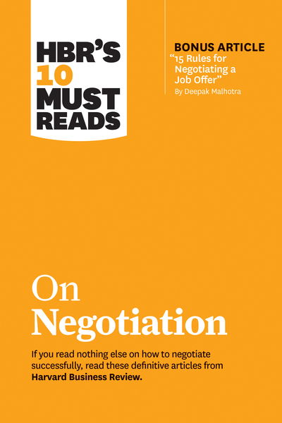 HBR's 10 Must Reads on Negotiation (with bonus article "15 Rules for Negotiating a Job Offer" by Deepak Malhotra) - HBR's 10 Must Reads - Harvard Business Review - Bücher - Harvard Business Review Press - 9781633697751 - 21. Mai 2019