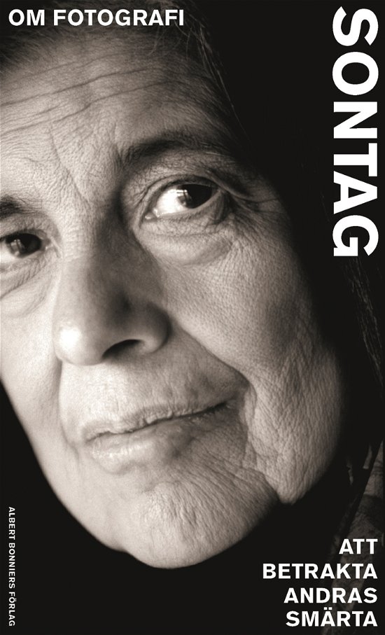 Cover for Susan Sontag · Om Fotografi och Att betrakta andras lidande (Indbundet Bog) (2024)