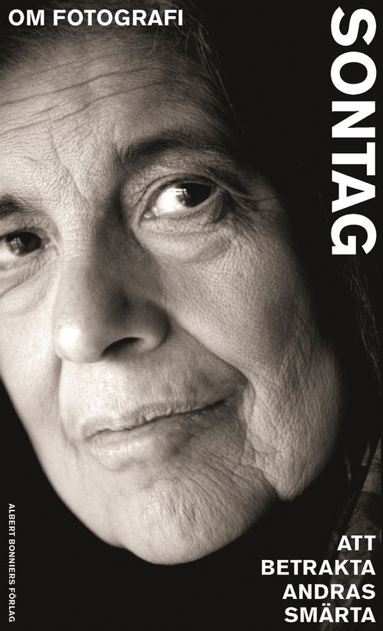 Cover for Susan Sontag · Om Fotografi och Att betrakta andras lidande (Inbunden Bok) (2024)