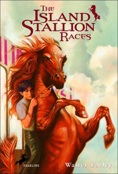 Walter Farley · The Island Stallion Races - Black Stallion (Paperback) (Paperback Book) (2014)