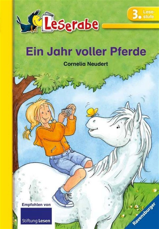 Cover for Neudert, Cornelia; Voigt, Silke · Ein Jahr voller Pferde (Legetøj)