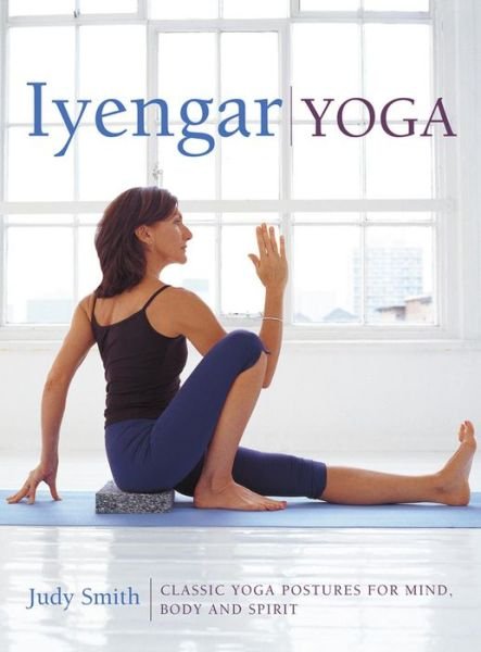 Iyengar Yoga - Smith Judy - Books - Anness Publishing - 9780754830764 - April 10, 2015